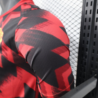 25-26 MANCHESTER UNITED red and black player version training jersey tm