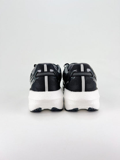 Saucony Triumph 20 - Royal Feet 2025