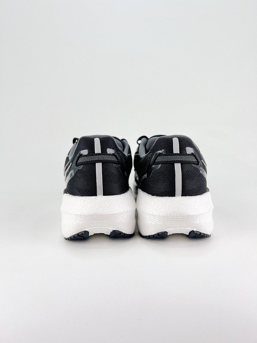 Saucony Triumph 20 - Royal Feet 2025