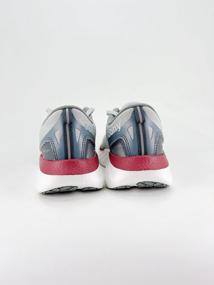 Saucony TRIUMPH 22 - Royal Feet 2025