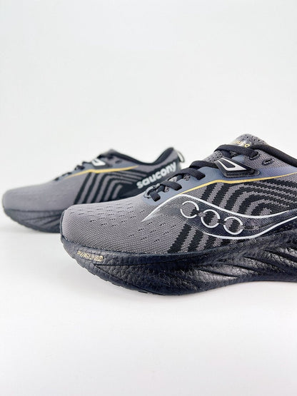 Saucony TRIUMPH 22 - Royal Feet 2025