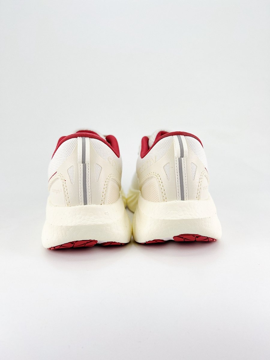 Saucony TRIUMPH 22 - Royal Feet 2025