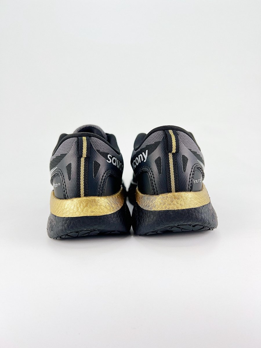 Saucony TRIUMPH 22 - Royal Feet 2025