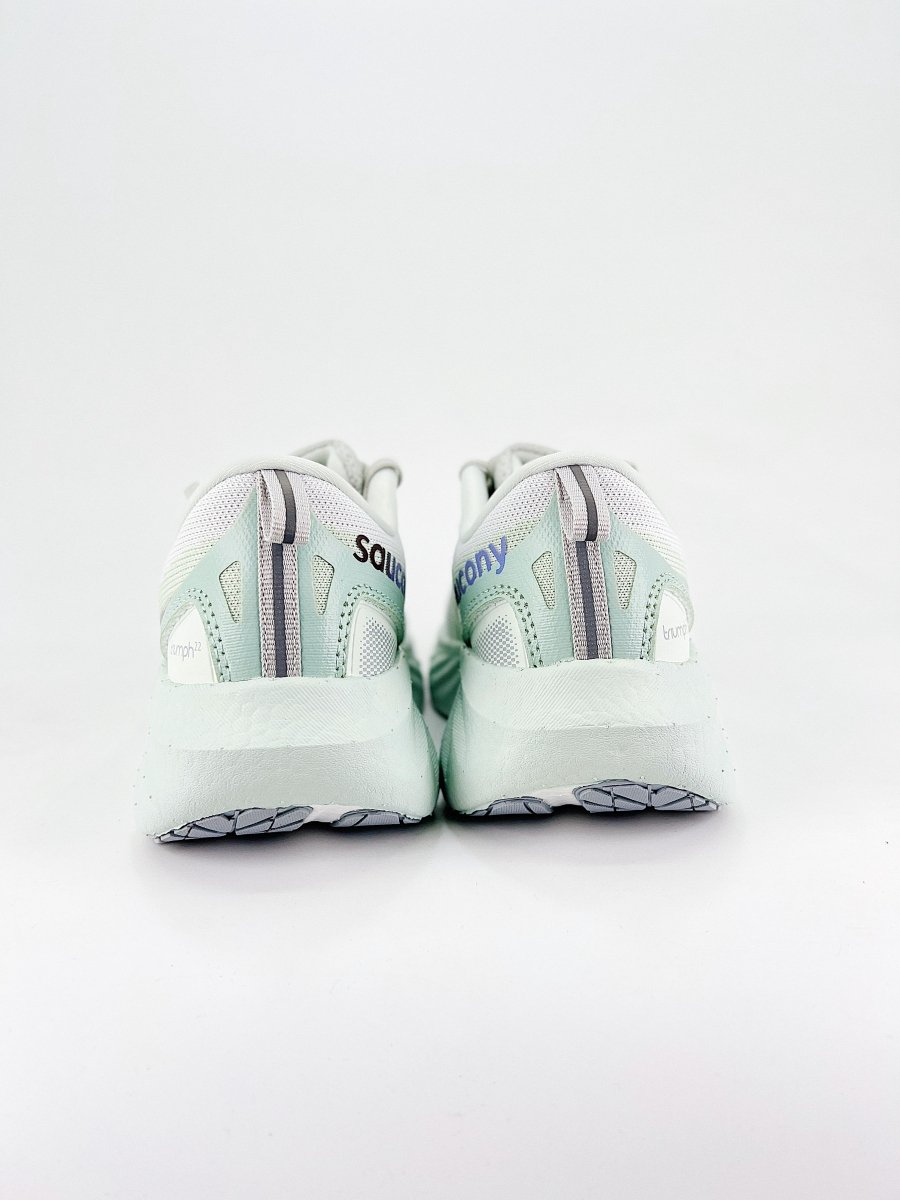 Saucony TRIUMPH 22 - Royal Feet 2025