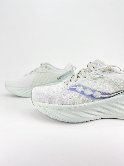 Saucony TRIUMPH 22 - Royal Feet 2025