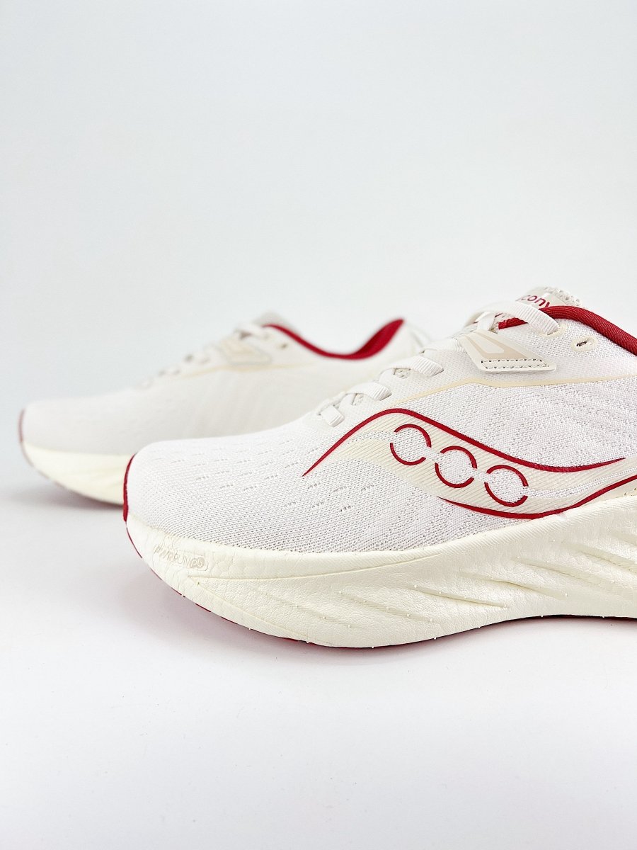 Saucony TRIUMPH 22 - Royal Feet 2025