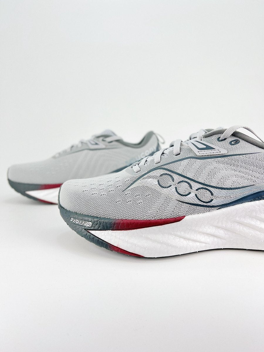 Saucony TRIUMPH 22 - Royal Feet 2025