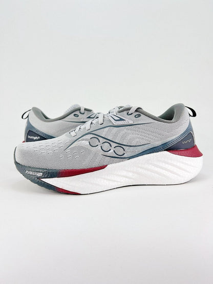Saucony TRIUMPH 22 - Royal Feet 2025